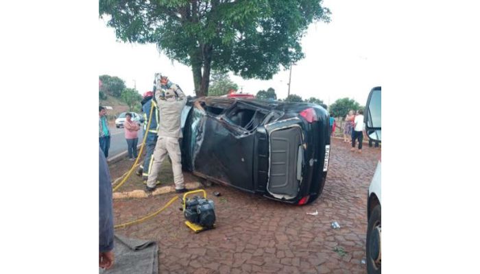 Rio Bonito - Corpo de Bombeiros atende grave acidente